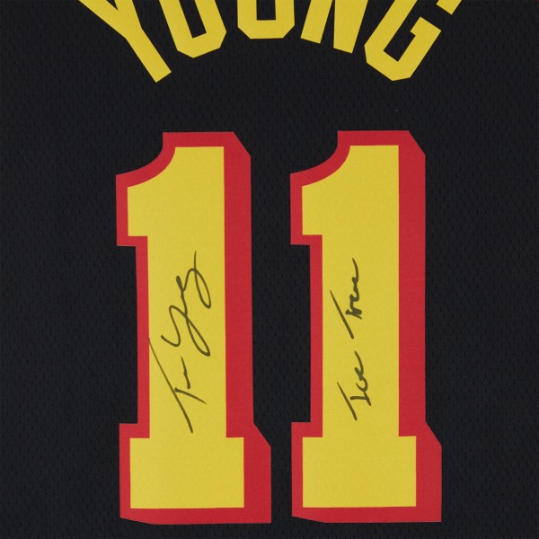 Игровая джерси Trae Young Atlanta Hawks Autographed Fanatics Authentic Black Jordan Brand Statement Edition Swingman with Ice Trae Inscription