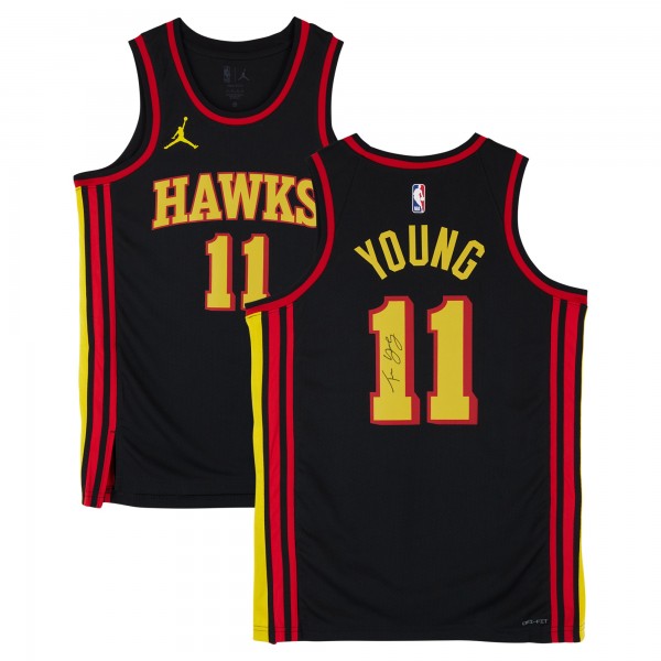 Игровая джерси Trae Young Atlanta Hawks Autographed Fanatics Authentic Black Jordan Brand Statement Edition Swingman