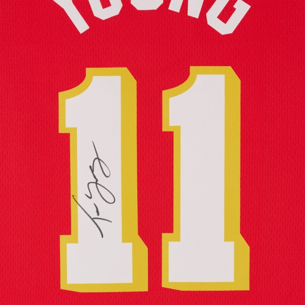 Игровая джерси Trae Young Atlanta Hawks Autographed Fanatics Authentic Red Nike Icon Edition Swingman