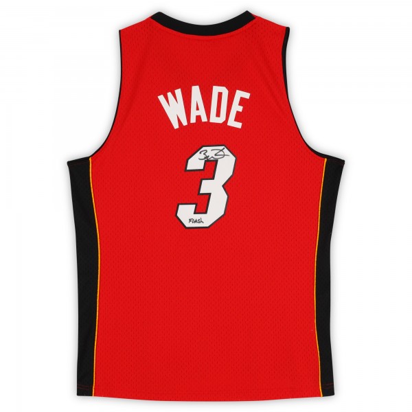 Игровая джерси Dwyane Wade Miami Heat Autographed Fanatics Authentic Red Mitchell & Ness 2005-06 Swingman with Flash Inscription