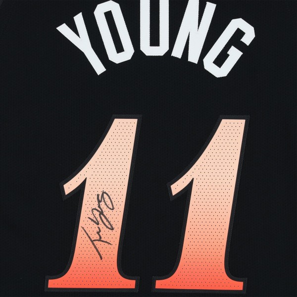 Игровая джерси Trae Young Atlanta Hawks Autographed Fanatics Authentic Black Nike 2022-23 City Edition Authentic