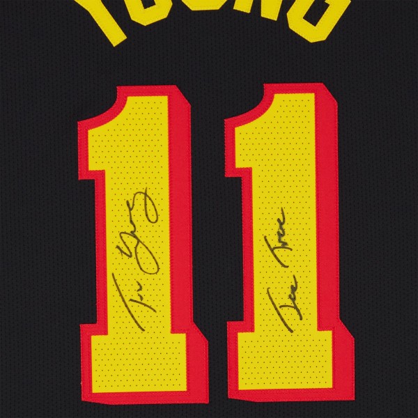 Игровая джерси Trae Young Atlanta Hawks Autographed Fanatics Authentic Black Jordan Brand Statement Edition Authentic with Ice Trae Inscription