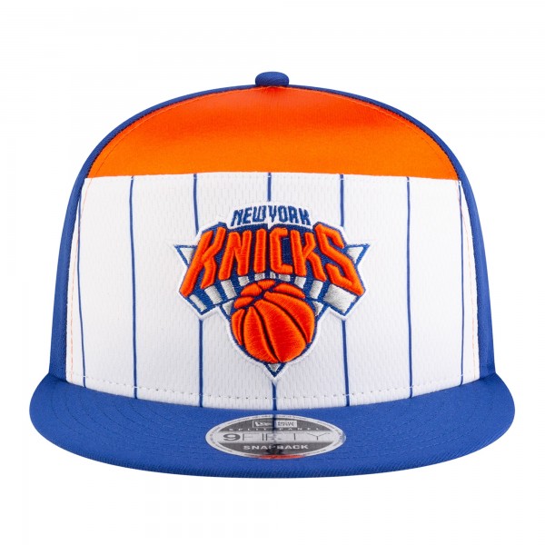 Подростковая New York Knicks New Era White/Blue 2025 NBA Tip Off Split Panel 9FIFTY Snapback Hat