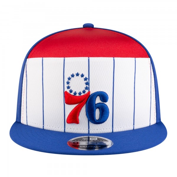 Подростковая Philadelphia 76ers New Era White/Blue 2025 NBA Tip Off Split Panel 9FIFTY Snapback Hat