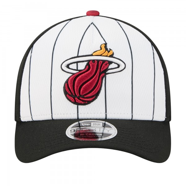 Бейсболка Miami Heat New Era White/Black 2025 NBA Tip Off M-Crown A-Frame 9FORTY