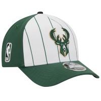 Бейсболка Milwaukee Bucks New Era White/Hunter Green 2025 NBA Tip Off M-Crown A-Frame 9FORTY