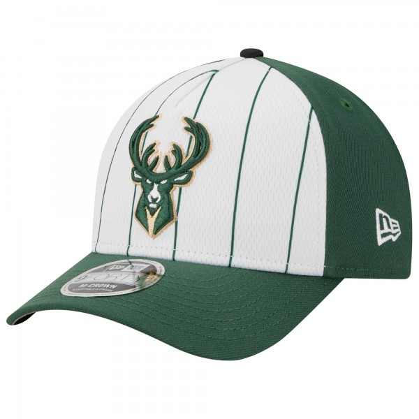 Бейсболка Milwaukee Bucks New Era White/Hunter Green 2025 NBA Tip Off M-Crown A-Frame 9FORTY