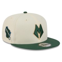Бейсболка Milwaukee Bucks New Era 2025/26 City Edition 9FIFTY Snapback - Tan/Hunter Green