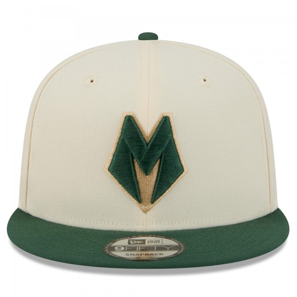 Бейсболка Milwaukee Bucks New Era 2025/26 City Edition 9FIFTY Snapback - Tan/Hunter Green