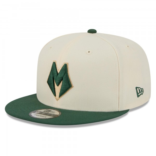 Бейсболка Milwaukee Bucks New Era 2025/26 City Edition 9FIFTY Snapback - Tan/Hunter Green