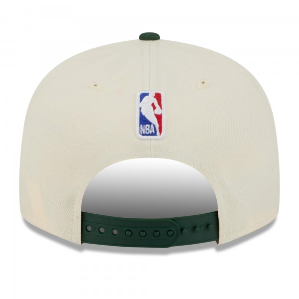 Бейсболка Milwaukee Bucks New Era 2025/26 City Edition 9FIFTY Snapback - Tan/Hunter Green
