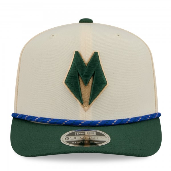 Бейсболка Milwaukee Bucks New Era 2025/26 City Edition 9SEVENTY - Cream/Hunter Green