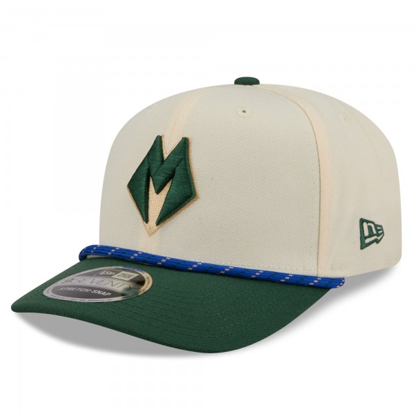 Бейсболка Milwaukee Bucks New Era 2025/26 City Edition 9SEVENTY - Cream/Hunter Green