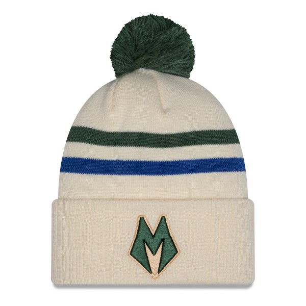 Шапка с помпоном Milwaukee Bucks New Era 2025/26 City Edition - Tan/Hunter Green