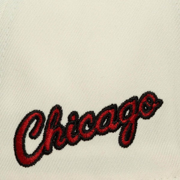 Бейсболка Chicago Bulls Mitchell & Ness Cream Ochre Dusted Double Two-Toned Pro Crown