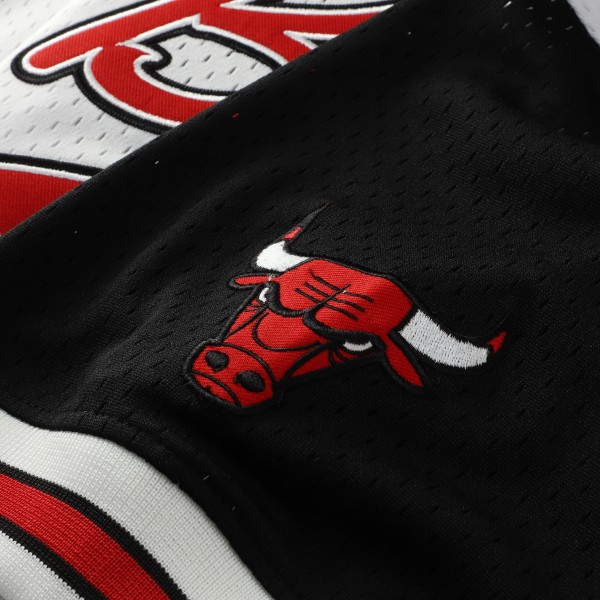 Футболка Chicago Bulls Scottie Pippen Mitchell & Ness White Player Mesh V-Neck