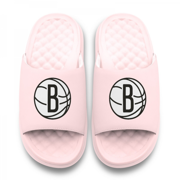 Подростковая Brooklyn Nets ISlide Pink Primary Motive Slide Sandals
