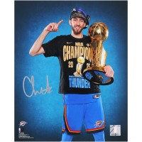 Фотография Chet Holmgren Oklahoma City Thunder Autographed Fanatics Authentic 8 x 10 2025 NBA Finals Champions Trophy