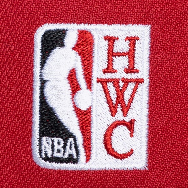 Chicago Bulls Mitchell & Ness Red Legendary Home Pro Pinch Snapback Hat
