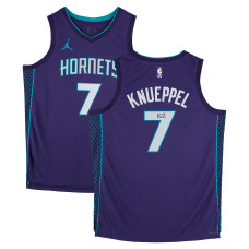 Джерси с автографом Kon Knueppel Charlotte Hornets Fanatics Authentic Purple Jordan Brand Statement Edition Swingman