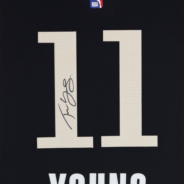 Игровая джерси Trae Young Atlanta Hawks Autographed Fanatics Authentic Black Nike 2023-24 City Edition Authentic