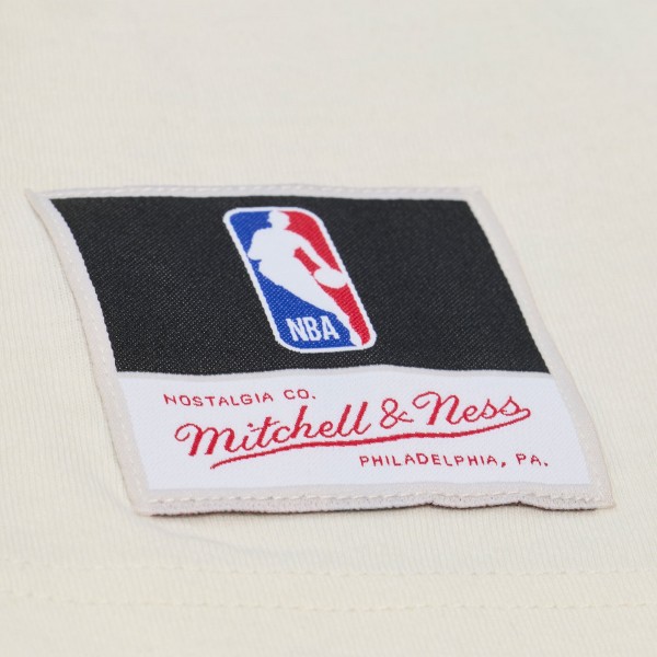 Golden State Warriors Mitchell & Ness Cream Hardwood Classics Chainstitch Premium T-Shirt