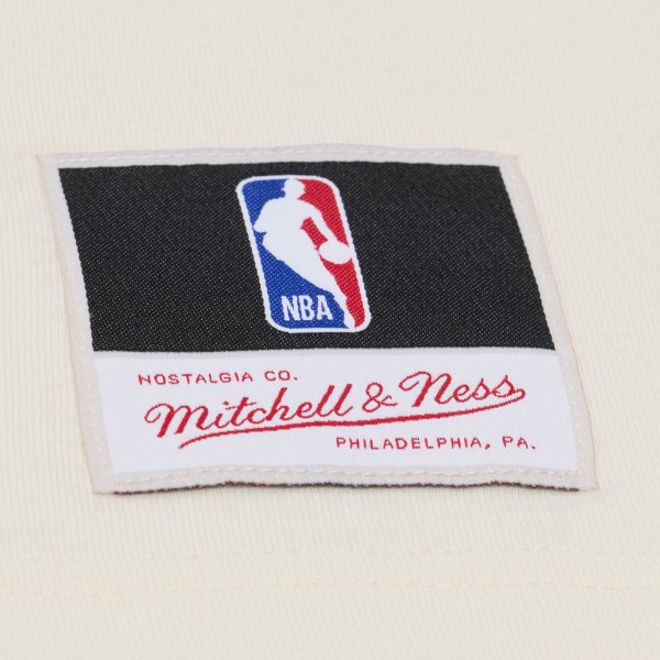 New York Knicks Mitchell & Ness Cream Hardwood Classics Chainstitch Premium T-Shirt