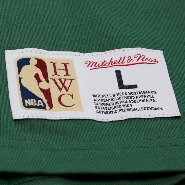 Milwaukee Bucks Mitchell & Ness Green Hardwood Classics Throw It Back Premium T-Shirt