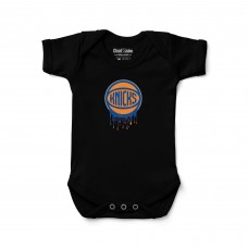 Малышам New York Knicks Chad & Jake Black Drippy Graphic Bodysuit