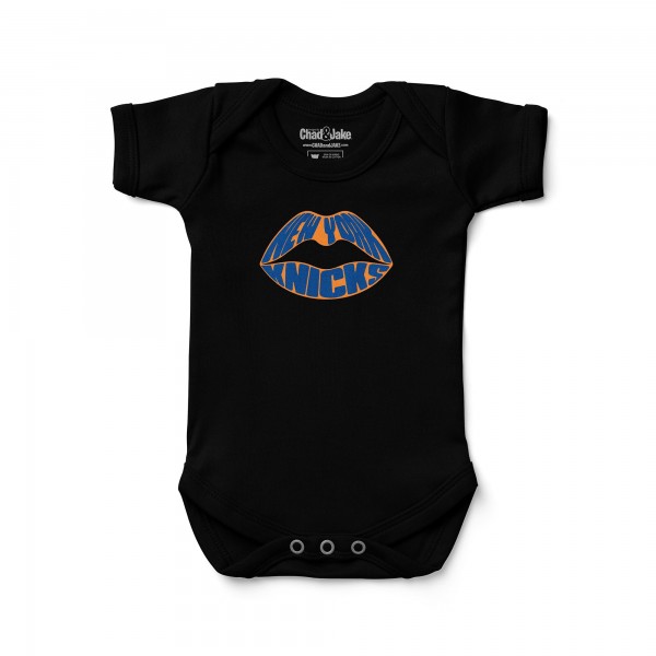 Малышам New York Knicks Chad & Jake Black Lips Graphic Bodysuit
