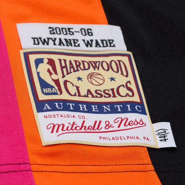Джерси Miami Heat Dwyane Wade Mitchell & Ness Black 2005-06 Hardwood Classics Authentic
