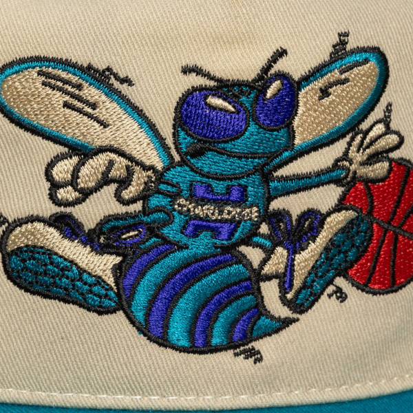 Бейсболка Charlotte Hornets Mitchell & Ness Cream Hardwood Classics Retro Roots