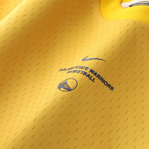 Детская футболка с длинным рукавом Golden State Warriors Nike 2026 Standard Issue Pre-Game Performance - Gold