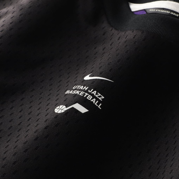 Детская футболка с длинным рукавом Utah Jazz Nike 2026 Standard Issue Pre-Game Performance - Black