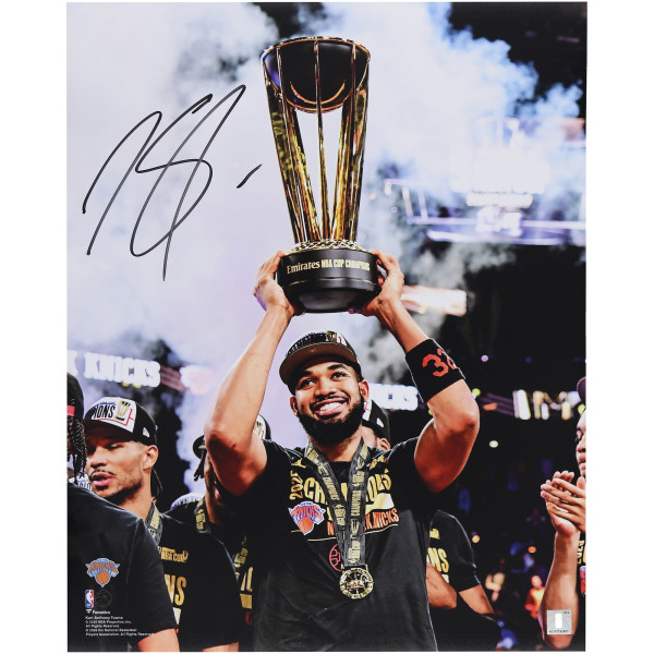 Фото с автографом Karl-Anthony Towns New York Knicks Fanatics Authentic Emirates Cup Champion 16 x 20