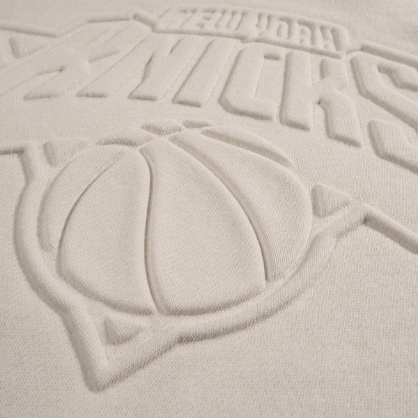 Свитшот Unisex New York Knicks Stadium Essentials Cream Debossed Monochrome Logo
