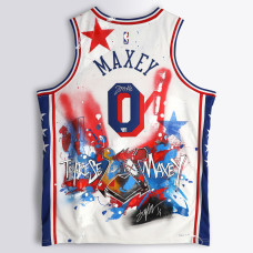 Джерси с автографом Tyrese Maxey Philadelphia 76ers Fanatics Authentic White Nike 2020-21 Association Edition Swingman - Art by King Saladeen - Limited Edition #1/1 - NF70444470