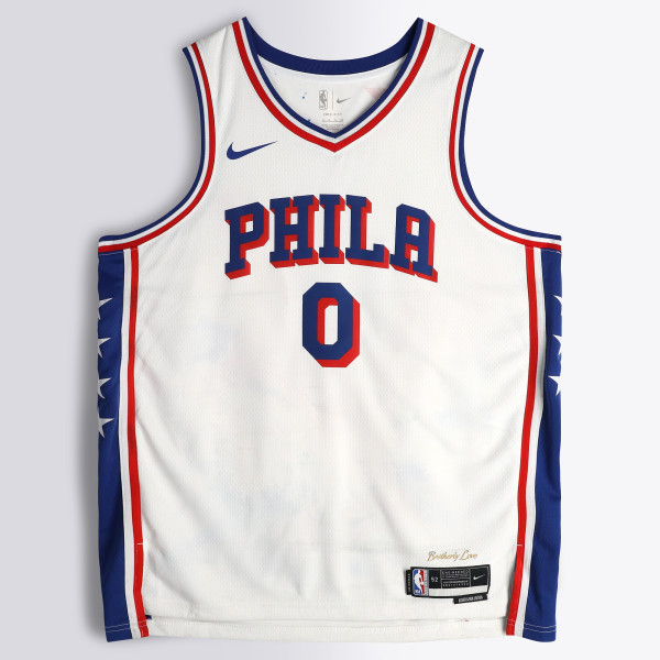 Джерси с автографом Tyrese Maxey Philadelphia 76ers Fanatics Authentic White Nike 2020-21 Association Edition Swingman - Art by King Saladeen - Limited Edition #1/1 - NF70444470