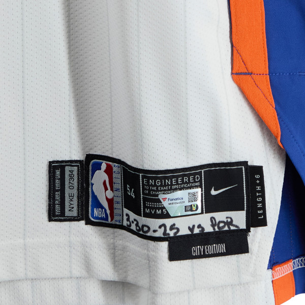 Игровая джерси Karl-Anthony Towns New York Knicks Autographed Fanatics Authentic #32 White City vs. Portland Trail Blazers on March 30, 2025 with 'GU 3-30-25 vs POR' Inscription - Size 54+6