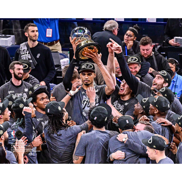 Фото San Antonio Spurs Unsigned Fanatics Authentic 2026 Western Conference Finals Champions Team