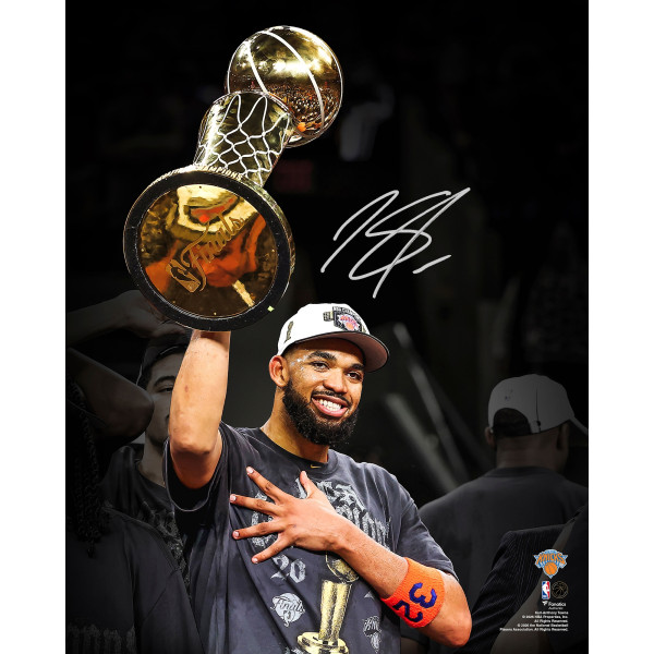 Фото с автографом Karl-Anthony Towns New York Knicks Fanatics Authentic 2026 NBA Finals Champions 16 x 20 Action Spotlight