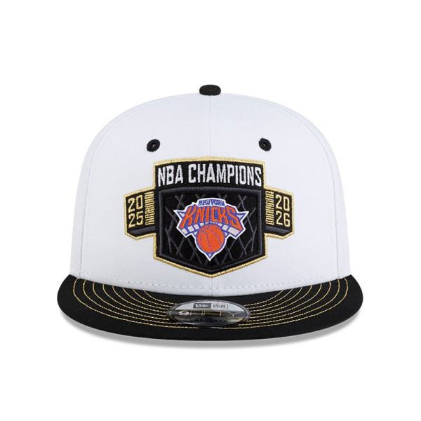 Подростковая New York Knicks New Era White/Black 2026 NBA Finals Champions Locker Room 9FIFTY Snapback Hat