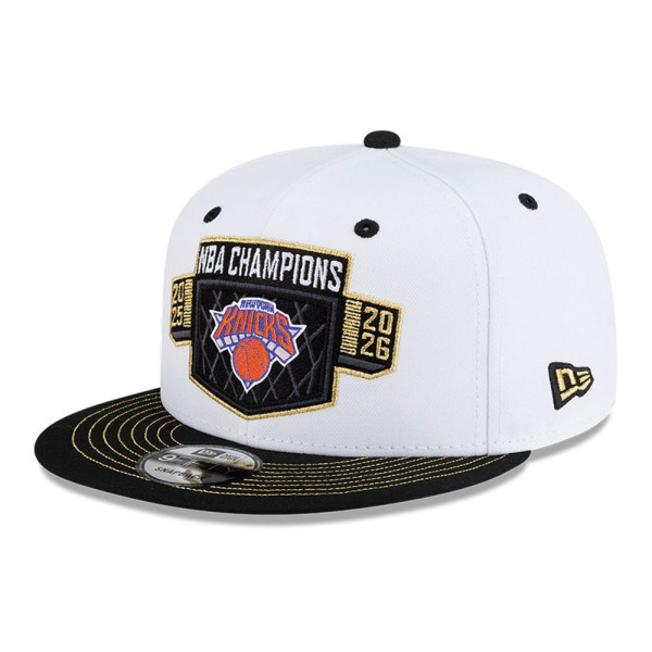 Подростковая New York Knicks New Era White/Black 2026 NBA Finals Champions Locker Room 9FIFTY Snapback Hat