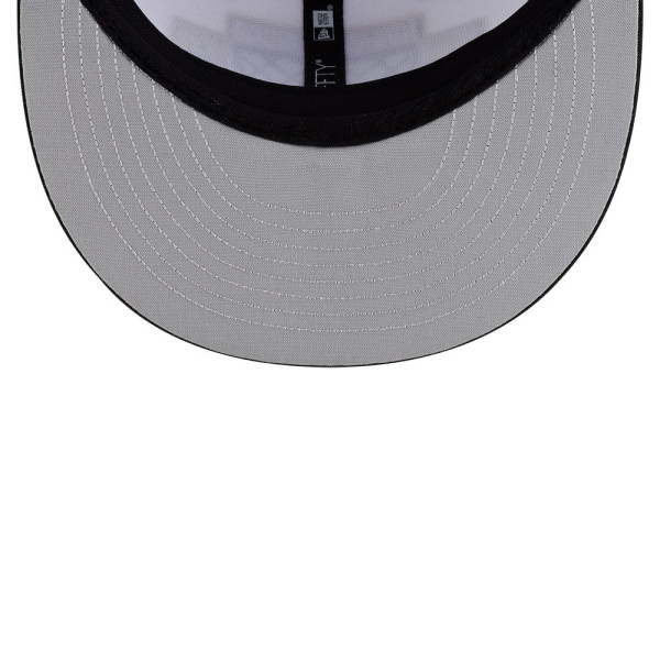 Подростковая New York Knicks New Era White/Black 2026 NBA Finals Champions Locker Room 9FIFTY Snapback Hat