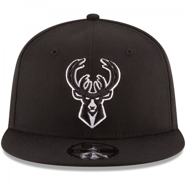 Бейсболка Milwaukee Bucks New Era Black Black & White Logo 9FIFTY Adjustable