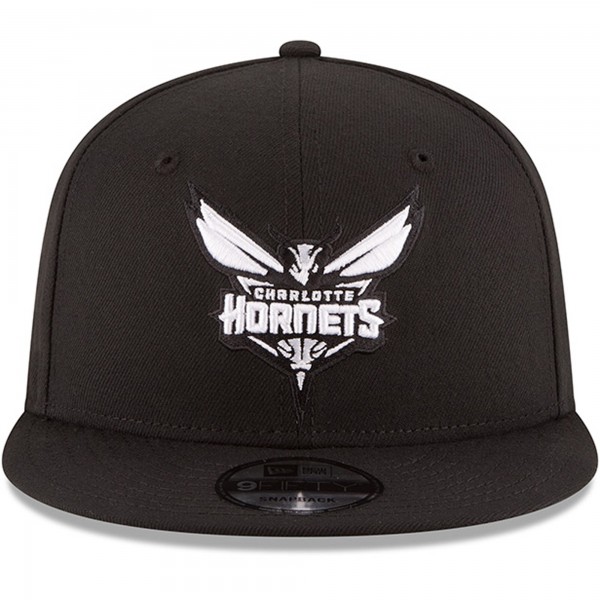 Бейсболка Charlotte Hornets New Era Black Black & White Logo 9FIFTY
