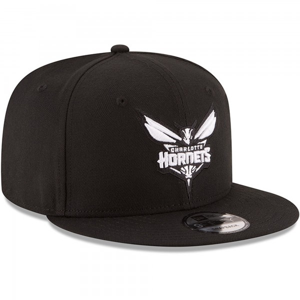 Бейсболка Charlotte Hornets New Era Black Black & White Logo 9FIFTY