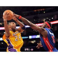 Unsigned Detroit Pistons Ben Wallace Fanatics Authentic Block on Kobe Bryant Photograph