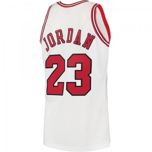 Игровая джерси Chicago Bulls Michael Jordan Mitchell & Ness White 1995 Hardwood Classics Authentic