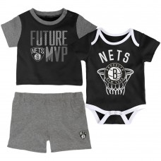 Малышам Brooklyn Nets Black Putting Up Numbers Bodysuit, T-Shirt & Shorts Set